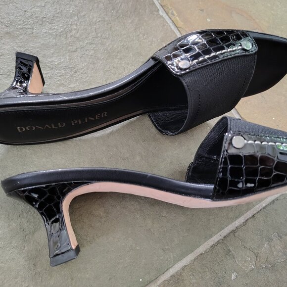 Donald Pliner Heel Sandal - Picture 5 of 7